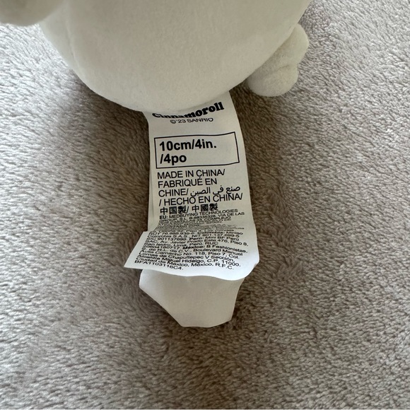 Miniso Sanrio Cinnamoroll Plush Keychain - Picture 7 of 7